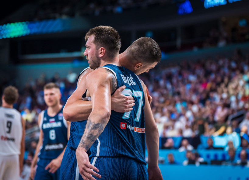 我们是在为, 但在东契奇, 拼尽全力 我们是在为, 但在东契奇, 拼尽全力